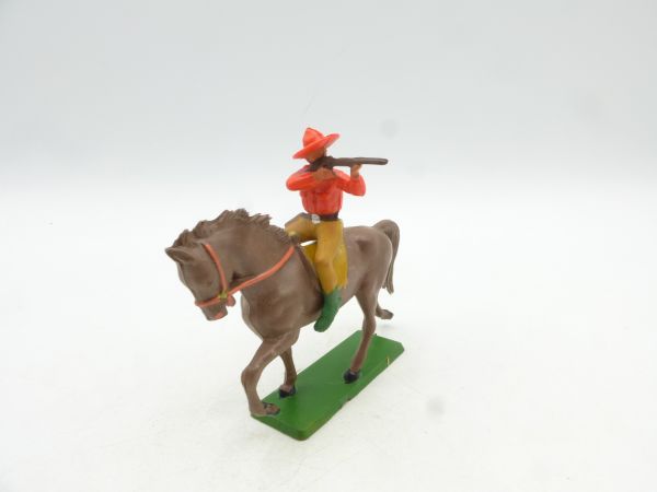 Starlux Cowboy riding, firing rifle sideways