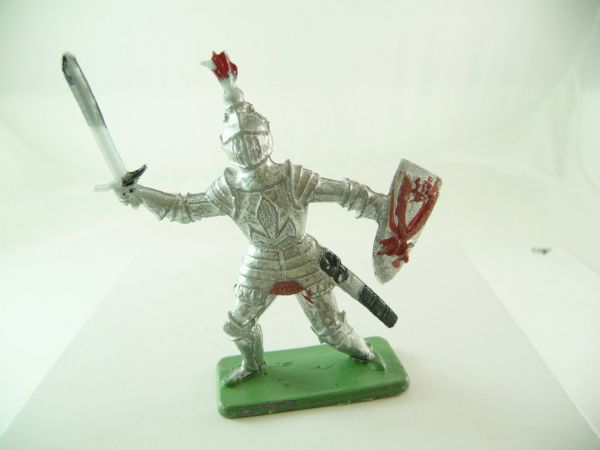 Crescent Ritter mit Kurzschwert angreifend und Schild