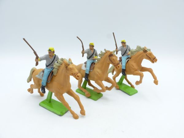 Britains Deetail 3 Southerners riding, holding up rifle