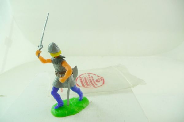 Elastolin 5,4 cm Norman with battleaxe + sabre, silber - in original bag