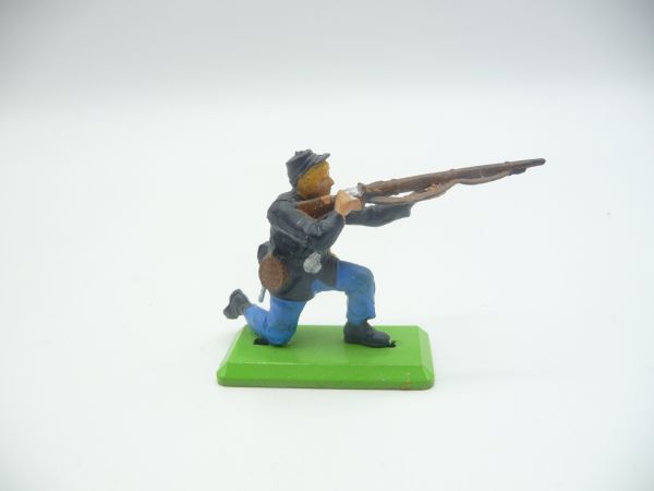 Britains Deetail Union Army Soldier kneeling firing rifle (fixed arm) - brand new