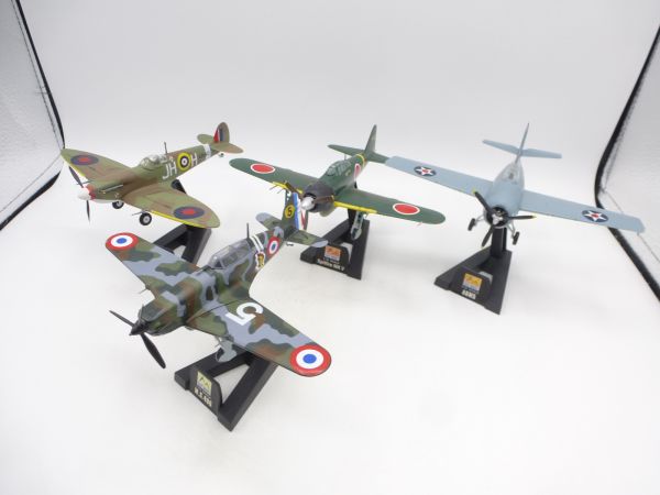 4 Flugzeuge Easy Model (Kunststoff) 1:72