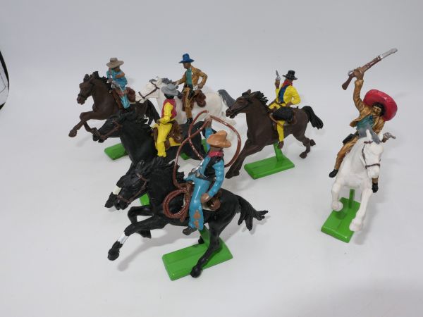 Britains Deetail Set of Cowboys on horseback (6 figures) - 1 lasso glued