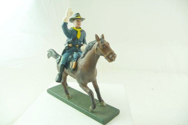 Mini-Forma 7th cavalry soldier riding, arm raised