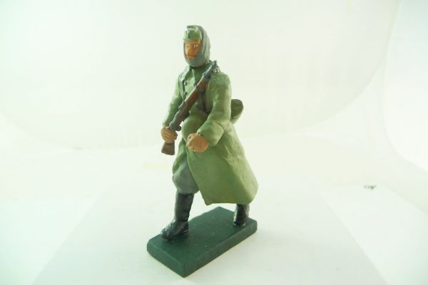 Mini Forma German soldier marching, with cap