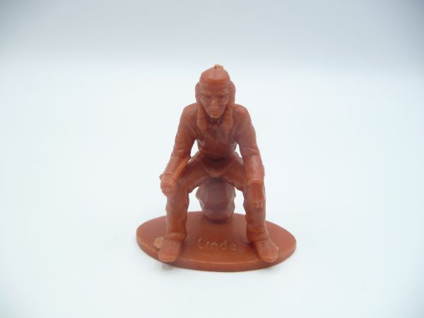 Linde Indian sitting on tree trunk, light brown - great condition
