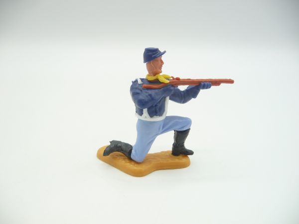 Timpo Toys Union Army soldier 2nd version, officer firing with pistol