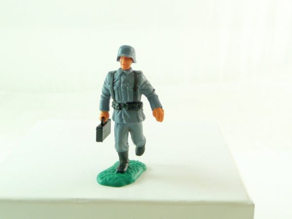 Timpo Toys Deutscher Soldat (loser Helm) laufend mit Munitionstasche