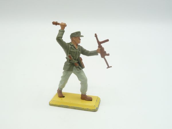 Britains Deetail Afrika Korps, German officer with stick grenade + rifle