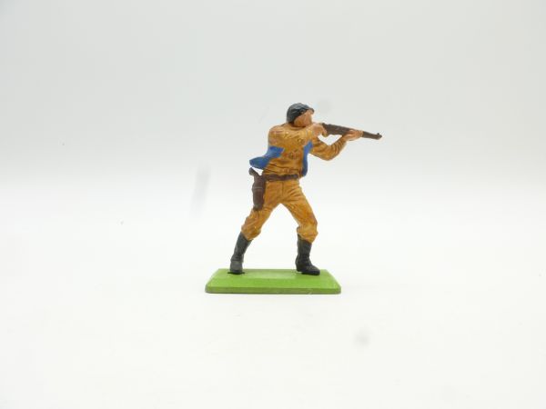Britains Deetail Cowboy standing, shooting rifle, hat on back