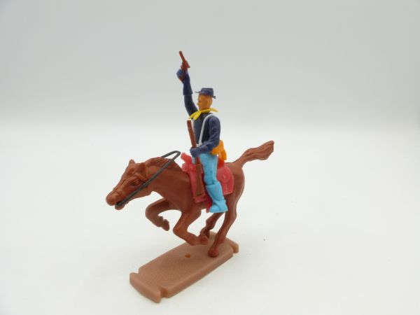 Plasty Union Army soldier riding with pistol + rifle