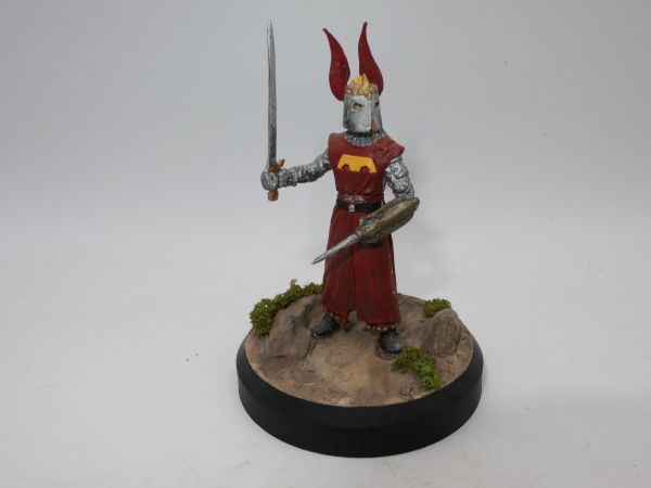 Knight with weapons on resin/plastic base, total height 8 cm