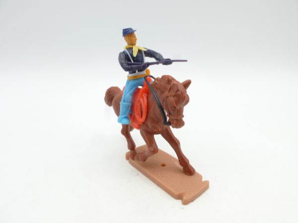 Plasty Union Army Soldier riding, shooting rifle