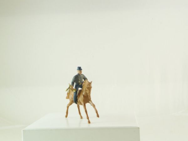 Merten 4 cm Confederate Army soldier on horseback, holding trumpet at side