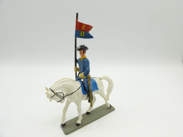 Starlux Officer 7th Cavalry riding with flag