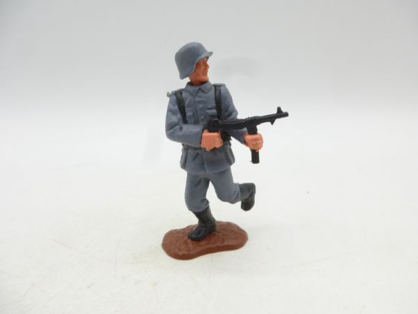 Timpo Toys German soldier with MP - nice base plate