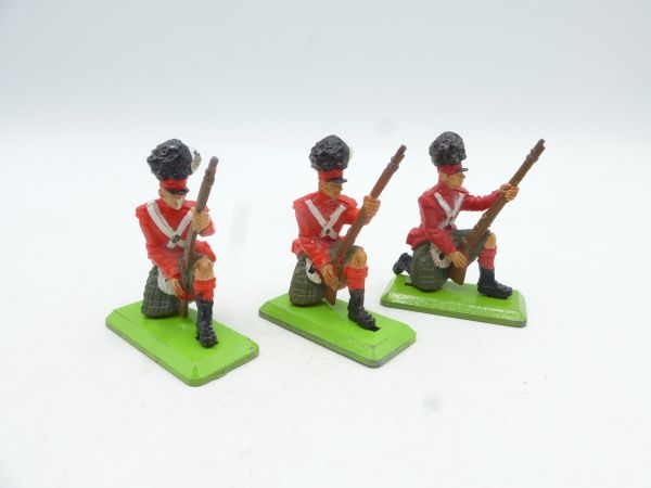 Britains Deetail 3 English soldiers, loading rifle