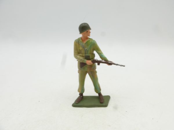 Starlux Swiss soldier standing, rifle sideways at the ready