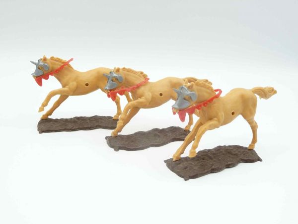 Timpo Toys 3 Ritterpferde beige, rotes Zaumzeug, braune Bodenplatte
