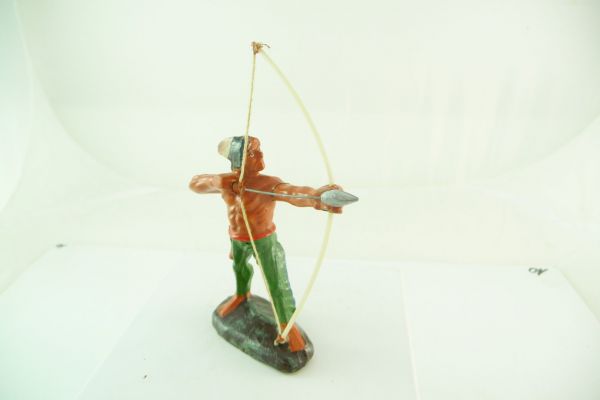 Fischer Indian standing with bow - great figure, nice painting