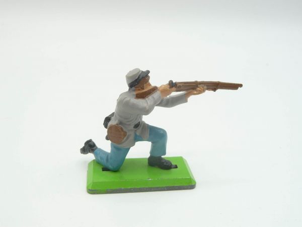 Britains Deetail Confederate Army soldier kneeling firing (fixed arm)