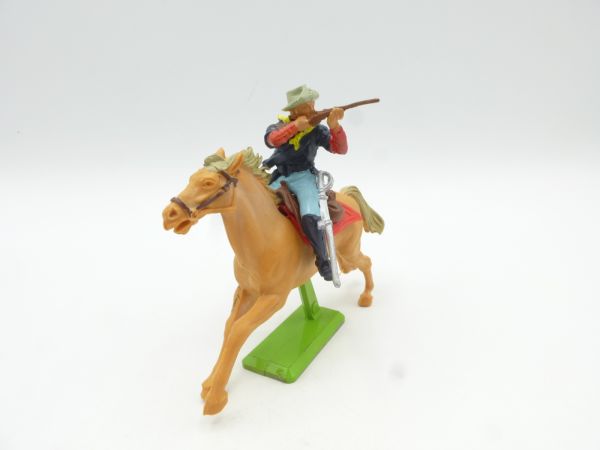 Britains Deetail soldier 7th cavalry riding shooting