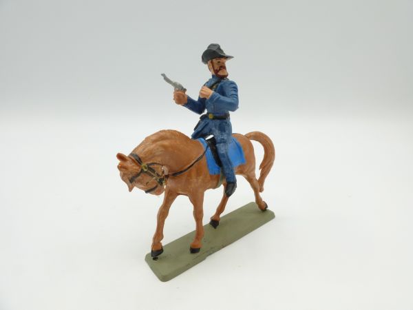 Starlux Union officer riding with pistol