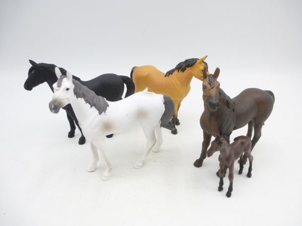 Group of horses with foals (5 figures), made in China