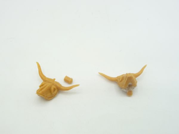 Timpo Toys 2 bovine skulls, dark-beige - rare colour, must be glued on
