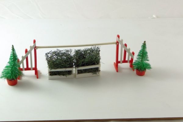 Britains Ox-fence / barrier with accessories - III