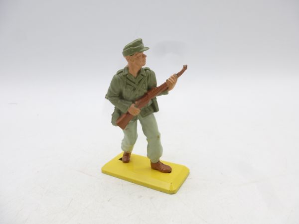 Britains Deetail German soldier / Africa Corps, rifle in front of body