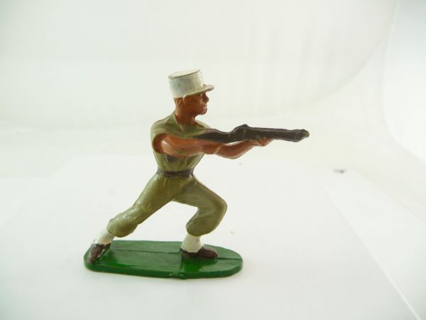 Starlux Foreign Legion, soldier going ahead, firing with rifle