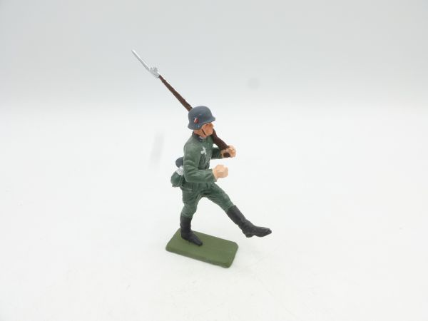 Starlux Soldier, goose stepping, rifle shouldered