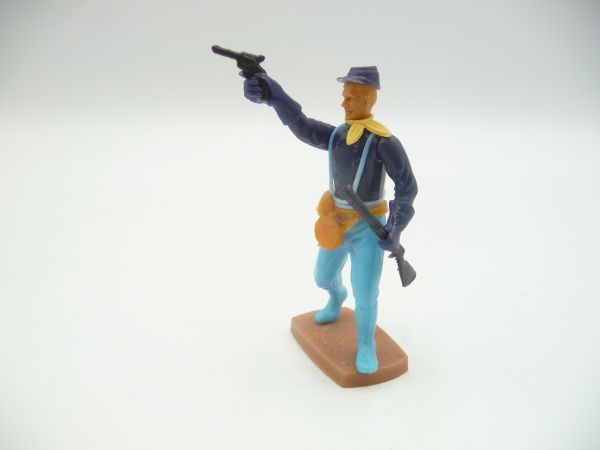 Plasty Union Army Soldier walking with pistol + rifle