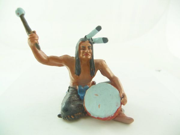 Elastolin 7 cm Indianer sitzend mit Trommel, Nr. 6836 - schöne Farbkombination