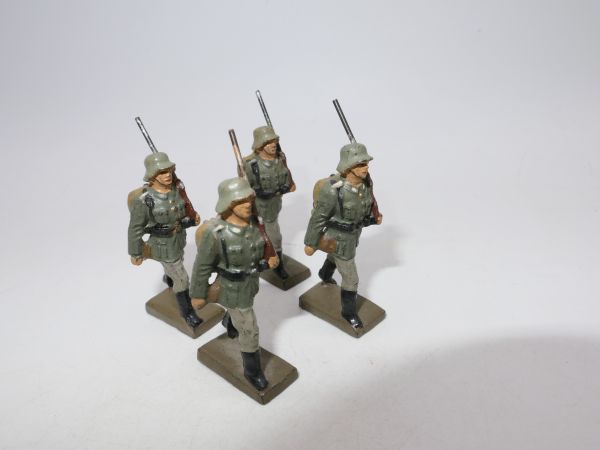 Lineol 4 WW soldiers marching (compound, 4 cm)