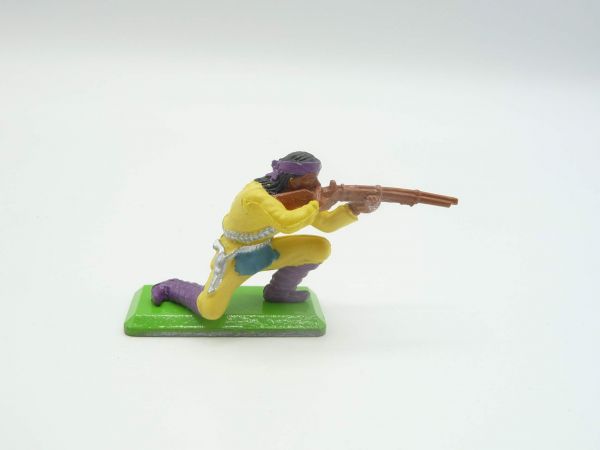 Britains Deetail Apache yellow/purple kneeling firing