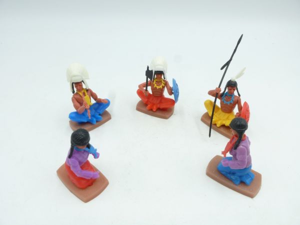 Plasty Beautiful set of Indians + Squaws sitting (5 figures)