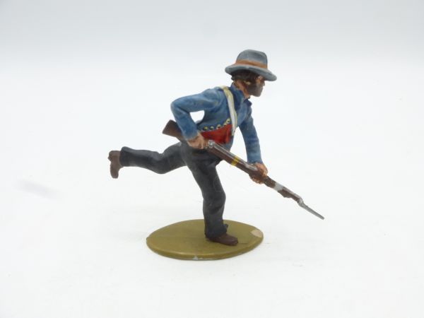 Soldier running with rifle at the ready (5,4 cm)