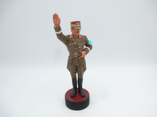 SS Soldat grüßend auf Sockel, Figur + Sockel Kunststoff