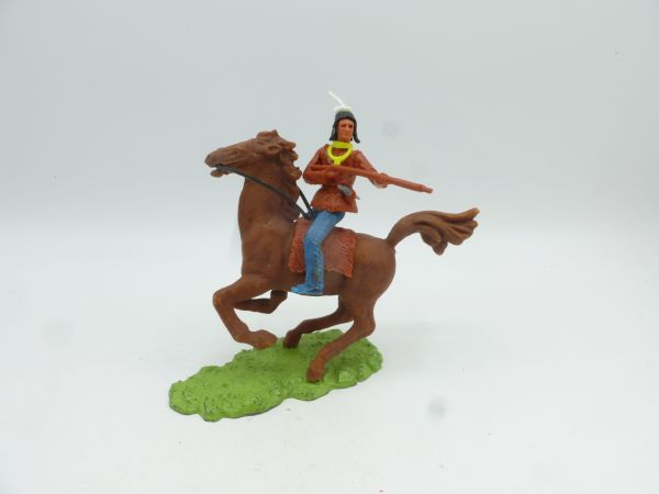 Elastolin 7 cm Indian riding, shooting sideways with rifle
