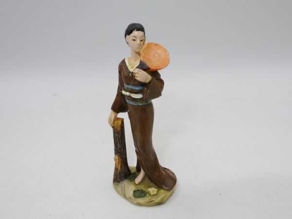 Japanese woman (plastic), total height 7.5/8 cm