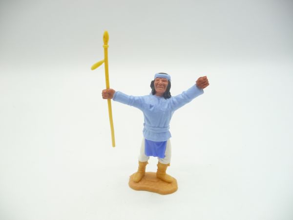 Timpo Toys Apache stehend hellblau mit Speer seitlich ausgestreckt