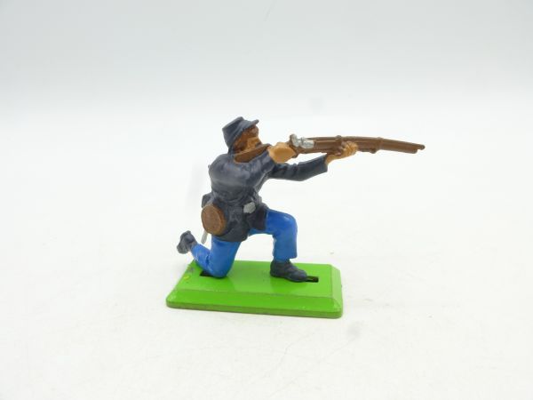 Britains Deetail Northerners kneeling and shooting (fixed arm)