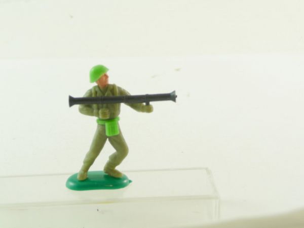 Crescent Soldier with bazooka