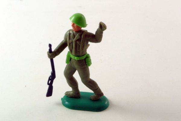 Crescent Soldier with rifle sideways