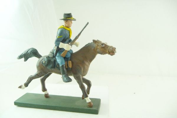 Mini-Forma 7th cavalry soldier riding, rifle at side