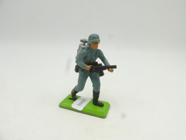 Britains Deetail German 2nd version advancing with flamethrower