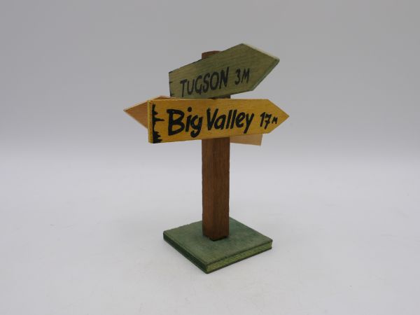 Elastolin Wild West signpost with 3 directional signs