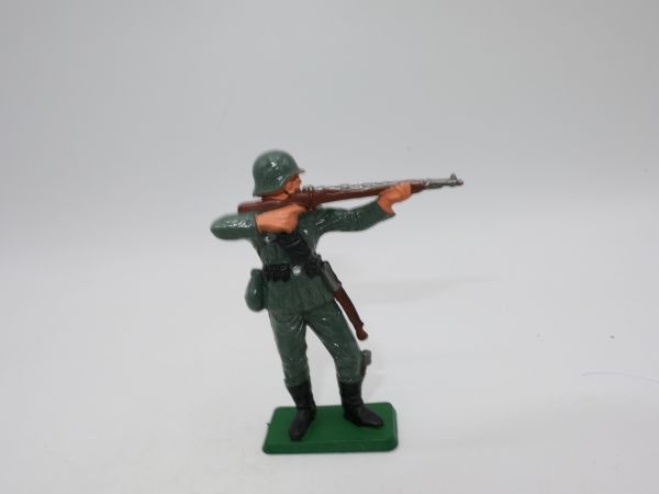 Starlux German soldier shooting rifle